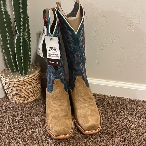 NWT Ariat Futurity Boon Buckskin Roughout/ Something Borrowed cutter toe boots - Picture 6 of 11